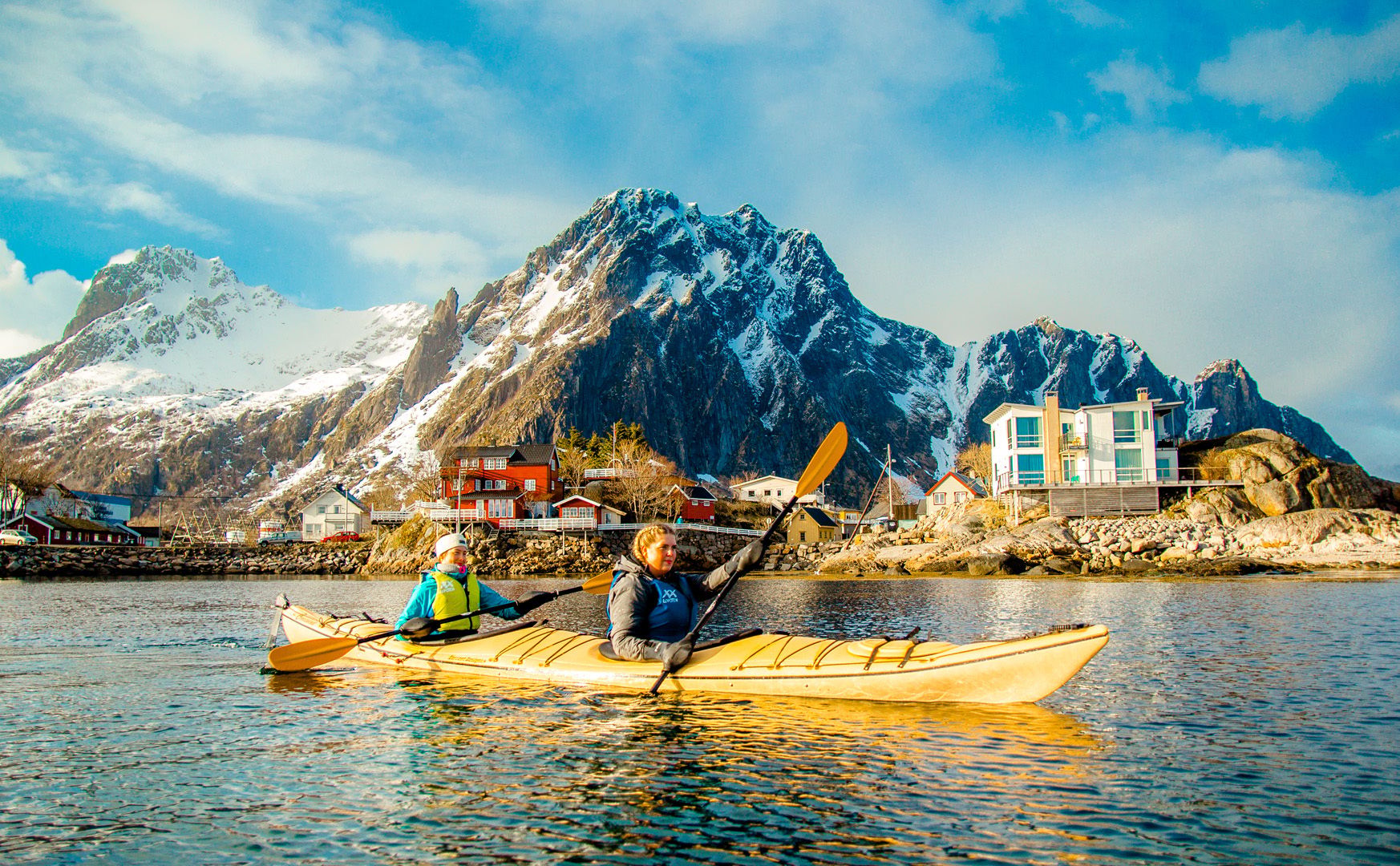 Svolvaer: 2-stündiges Winter-Kajak-Abenteuer