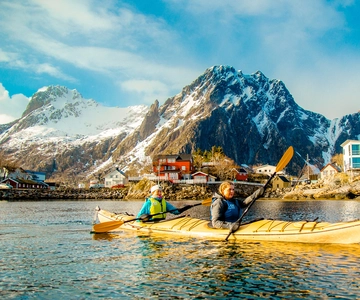 Svolvaer: 2-Hour Winter Kayaking Adventure