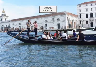 Venedig: Gondelfahrt und Rundgang durch den Canal Grande