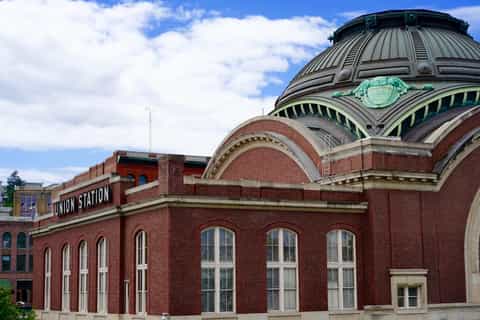 Tacoma: Guided Walking Tour with Tram Ride and Local Guide
