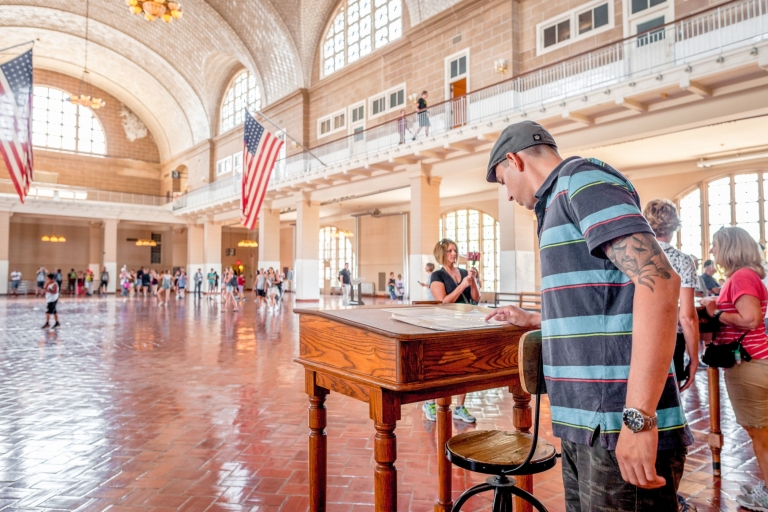 Statua Wolności i Ellis Island: Opcje biletów z promemBilet na linię rezerwową z New Jersey (bez dostępu do piedestału)