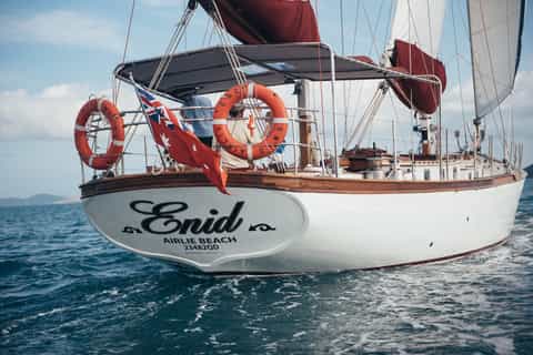 Airlie Beach: Whitehaven Beach Sailing and Snorkeling Tour