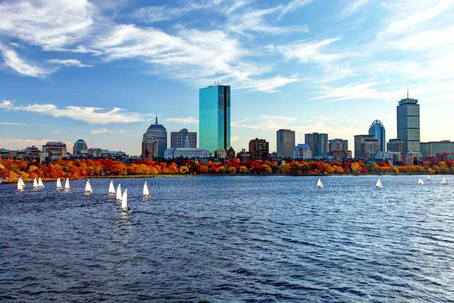 Boston Harbor: Herbstlaub-Rundfahrt mit Mittagessen. Foto: GetYourGuide