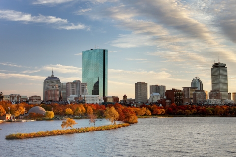 Croisière brunch du week-end sur le feuillage d'automne dans le port de Boston