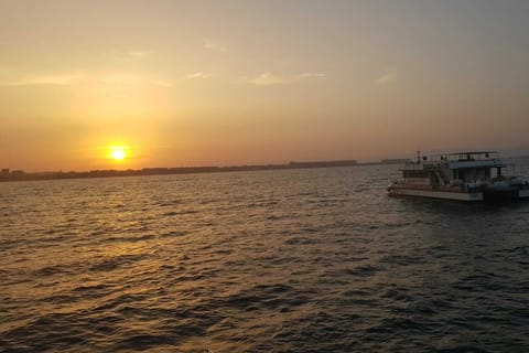 Valencia: Catamaran Cruise at Sunset with Cocktail
