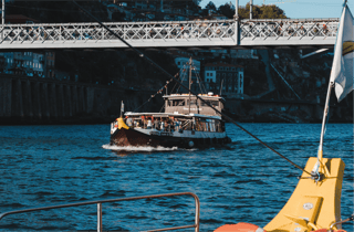 Porto: 6-Brücken-Kreuzfahrt auf einem traditionellen Rabelo-Boot