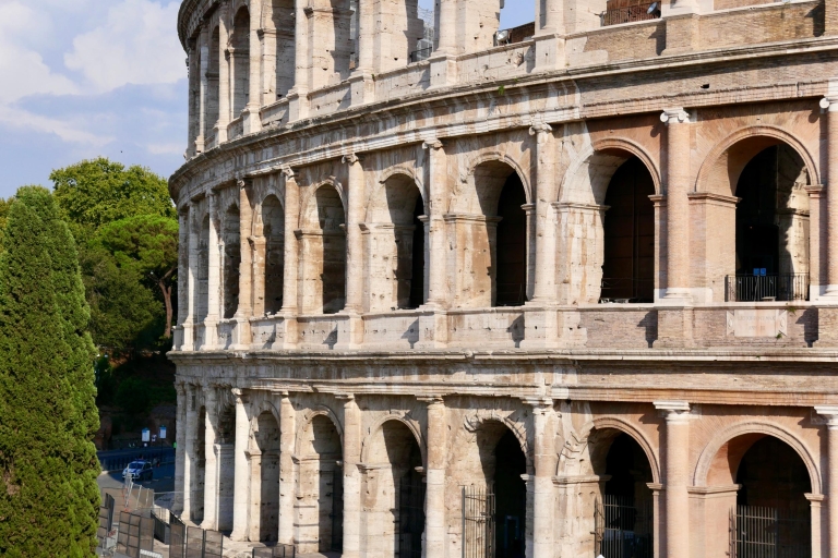Rome: Colosseum Arena Tour met kleine groepen & Romeinse forumoptiePortugese privétour: Colosseum, Forum Romanum en Palatijn