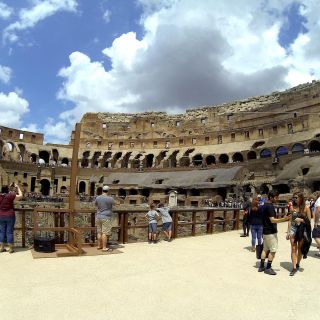 Rooma: Colosseum Arenan pienryhmäkierros ja Roman Forum -vaihtoehto