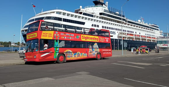 Riga Sightseeing: Roter Bus Hop-On/Hop-Off-Bustour "Grand Tour"