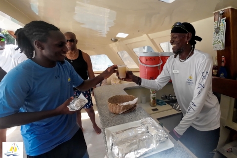 Basseterre: Crucero en catamarán por San Cristóbal con almuerzo ligero