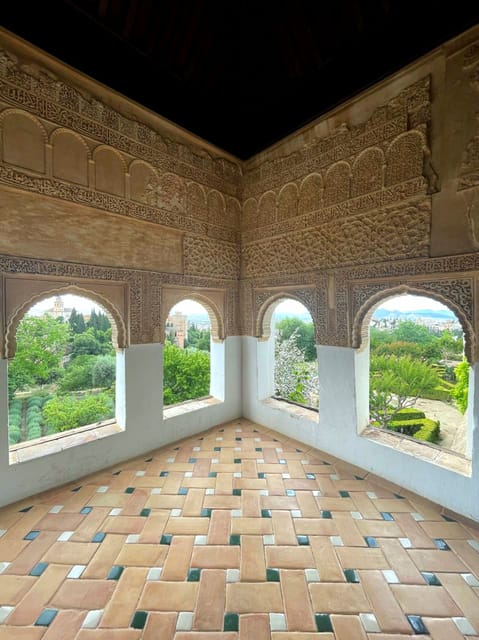 Granada: Alhambra & Nasrid Palaces Guided Tour With Tickets | GetYourGuide