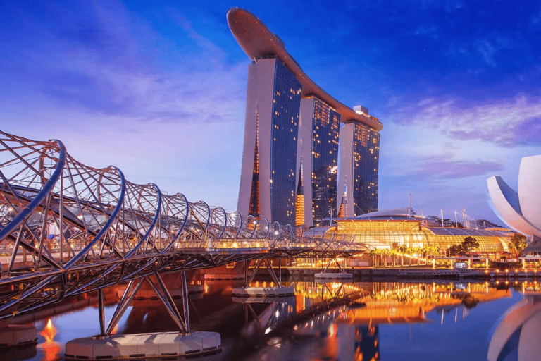 Tour noturno de assinatura: Passeio pela Marina com provas de comidaJunta-te ao grupo