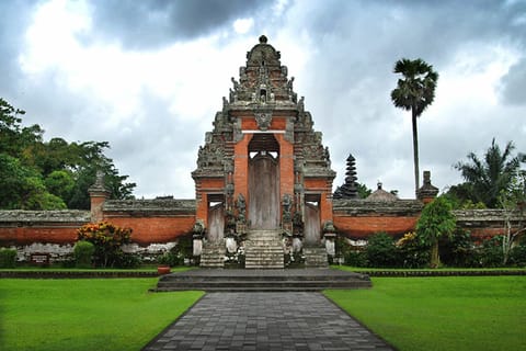 Bali: Mengwi Taman Ayun Site and Sangeh Monkey Forest Tour