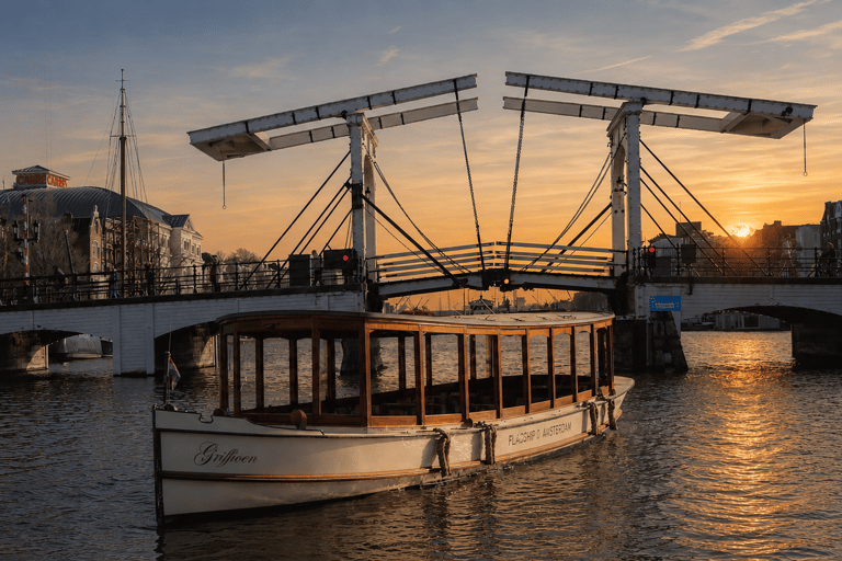 Amsterdam: Evening. (Sunset) Canal Cruise with Bar on Board Central Station Meeting Point without Drinks