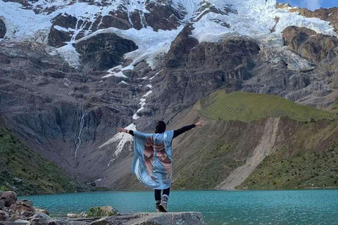 Cuzco: Escursione alla Laguna di Humantay con colazione e pranzoEscursione alla Laguna di Humantay con prima colazione e pranzo