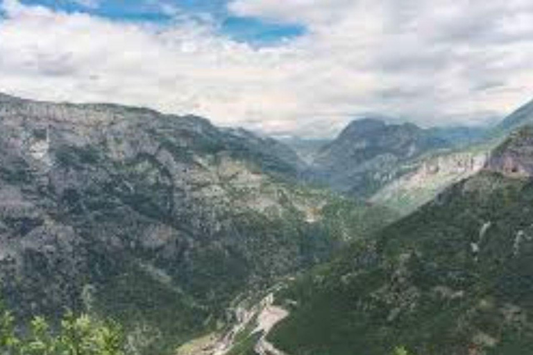 Desde Tirana Excursión de un día al condado de Dibër con desayuno y almuerzo