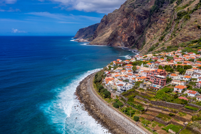 Madeira: Sydvästkusten, Run &amp; Anjo´s vattenfall 4x4-turGemensam rundtur