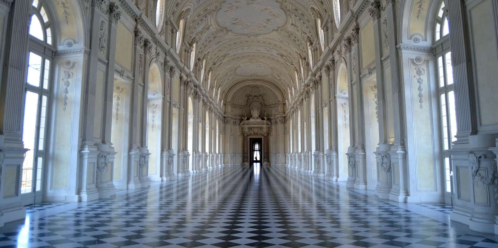 Private tour of the Venaria Reale and the Royal Gardens - ITALY MUSEUM