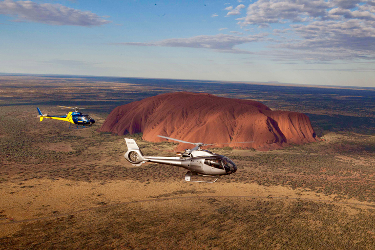 Yulara: Tour in elicottero al tramonto di Uluru e Kata TjutaYulara: tour in elicottero al tramonto di Uluru e Kata Tjuta