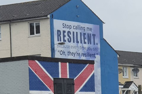 Belfast: politieke muurschilderingen, straatkunst en Peace Gate