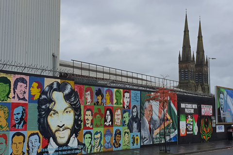 Belfast: politieke muurschilderingen, straatkunst en Peace Gate