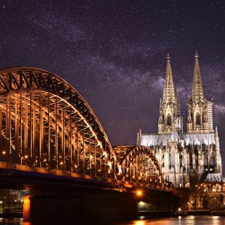 Cologne: Winter Cruise with Live Music and Mulled Wine