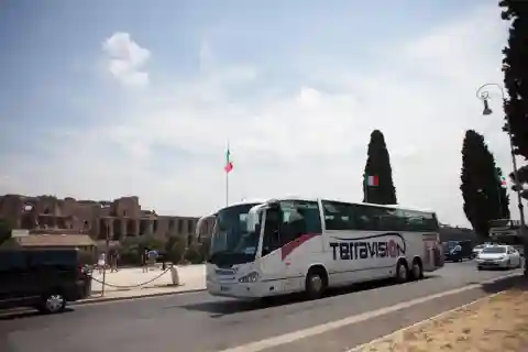 Ab Flughafen Fiumicino: Bustransfer nach Rom Termini