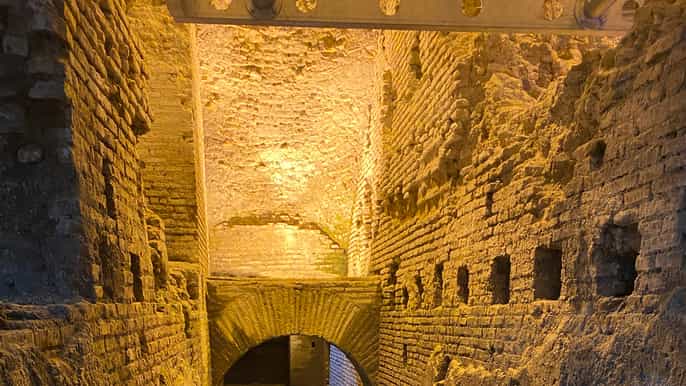 rome piazza navona and trevi fountain underground pass
