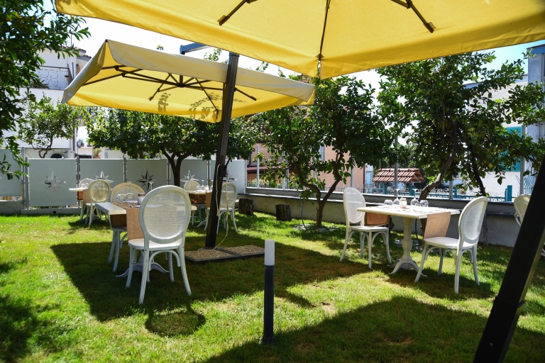 Pompeya: almuerzo de 4 platos en un jardín
