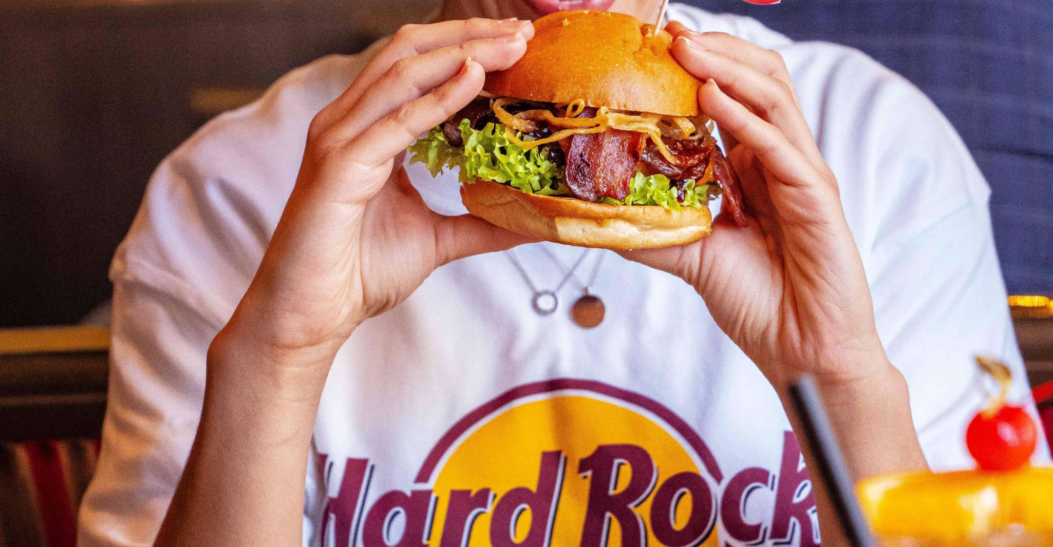 Öğle Yemeği veya Akşam Yemeği için Set Menüsü ile Köln, Hard Rock Caf - Hizvo