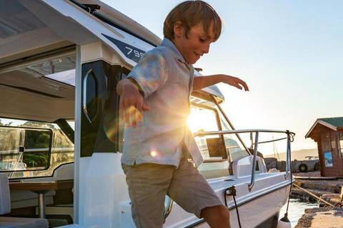 Labuan Bajo: Private Yacht Komodo-Inseln &amp; Manta-SchnorchelnPrivate Yachttour am Vormittag (13:00–19:00 Uhr) – Maximal 6 Gäste