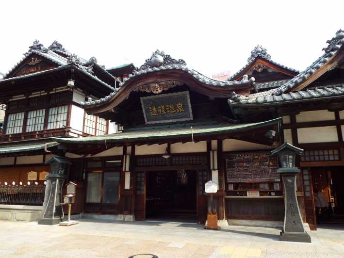 Matsuyama: Private Walking Tour with Local Guide