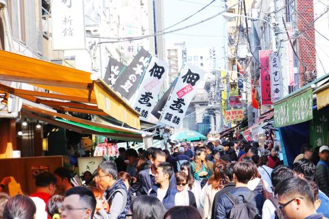 Tokyo: 1-Hour Tsukiji Fish Market Food Tour with Local Guide