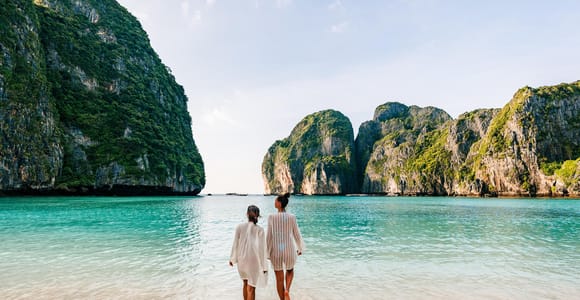 Phuket: Phi Phi Islands Day Trip by Speed Catamaran