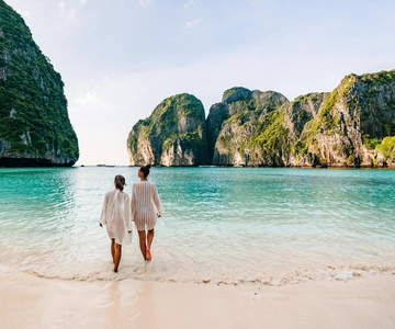 Phuket: Phi Phi Islands Day-Trip by Speed Catamaran