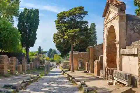 From Rome: Pompeii and Naples Day Trip by High-Speed Train