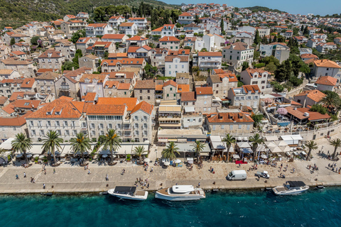 Split o Trogir: excursión de un día en lancha rápida a la cueva Azul, Vis y HvarTour en grupo desde Split