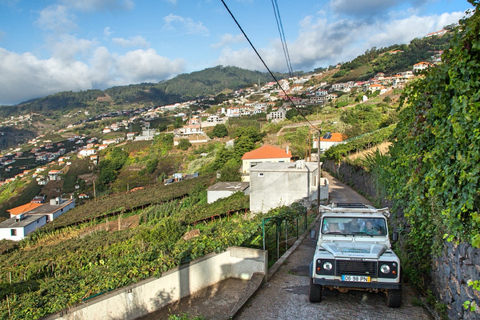 Madère: excursion d'une demi-journée dans la vallée des religieuses et la falaise maritimeVisite privée avec prise en charge à l'hôtel