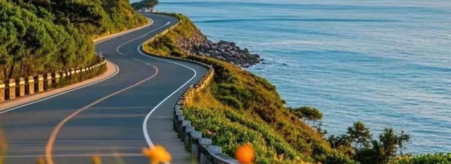 Excursion d'une journée à travers les montagnes et la mer
