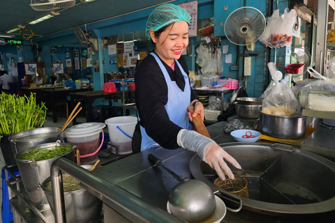 Ayutthaya: Woks and Wats Food Tour with 14+ Tastings