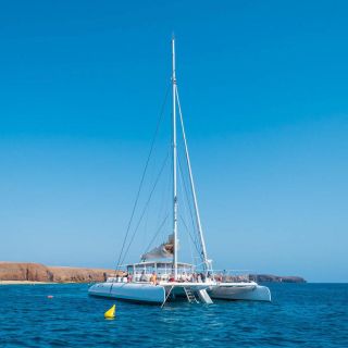 Lanzarote: Catlanza Gold Sailing Day Trip With Lunch