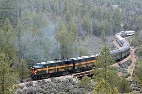 Flagstaffista: Grand Canyon Railroad kokopäiväinen opastettu kierros