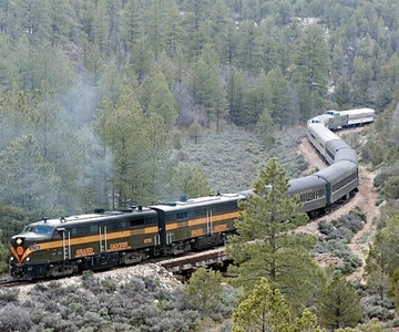 From Flagstaff: Grand Canyon Railroad Full-Day Guided Tour