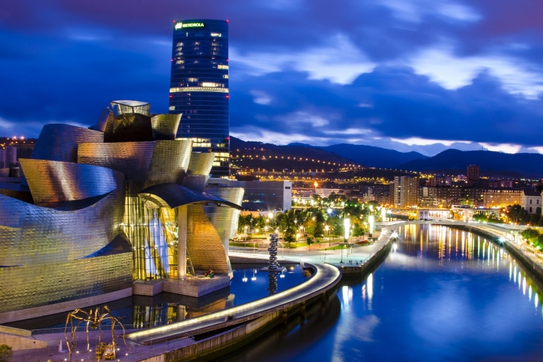 Bilbao: tour privado a pie por la noche