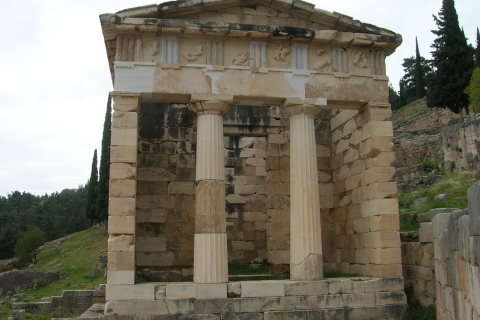 From Athens: Private Tour in Delphi & Arachova Village Tour Without A Tour Guide
