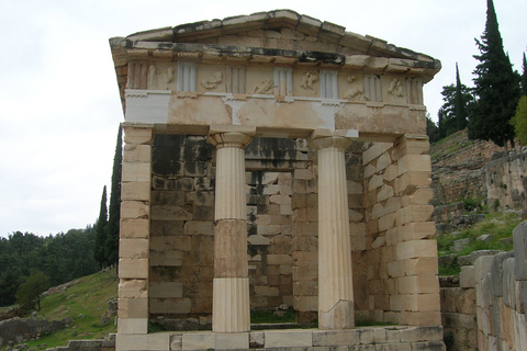 From Athens: Private Tour in Delphi & Arachova Village Tour Without A Tour Guide