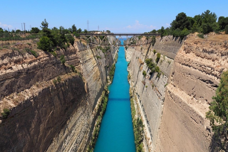 Athene: privétour naar Korinthe, grot van meren en tandradbaanZonder licentie Tour Guide in Korinthe