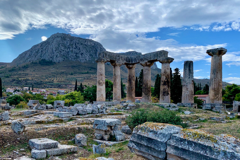 Athene: privétour naar Korinthe, grot van meren en tandradbaanZonder licentie Tour Guide in Korinthe