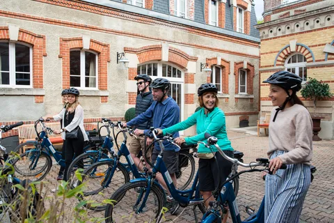 Champagne: Tur de o zi cu E-Bike Champagne, degustări și prânz