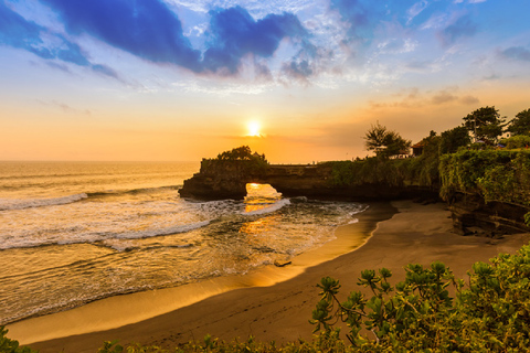 Bali: recorrido al atardecer por el templo Taman Ayun y Tanah Lotgira en ingles